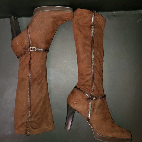 🤎Beautiful Brown Faux Suede Knee High Boots 🤎 - Picture 2 of 10